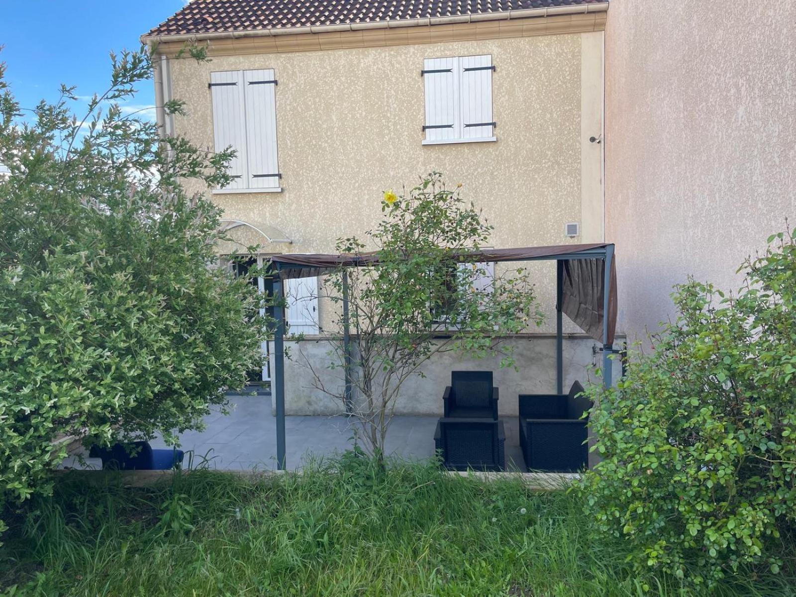 Maison De Caractere A Ballainvilliers Eksteriør billede